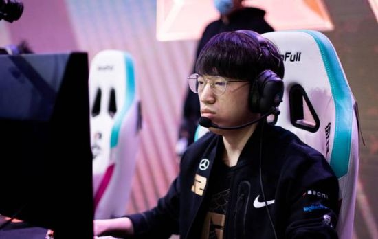 轻量化MOBA游戏崛起 海外市场收入突破5.3亿